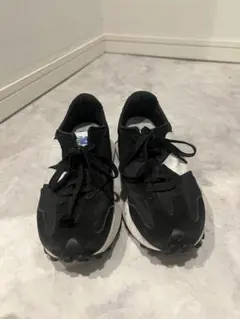 23㎝　ニューバランス U327ブラック/ホワイト