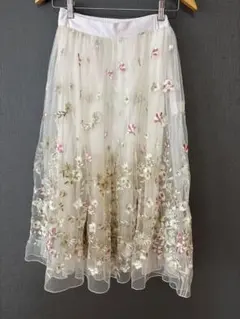 【新品、未使用品】Lily Brown 花柄チュールスカート 白（ペチコート付）