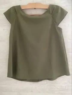 tocco closet 半袖ブラウス カーキ バックリボン　オフィスカジュアル
