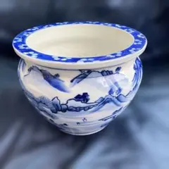 (569)有名焼き物と思われる青と白の陶器 火鉢のサムネイル