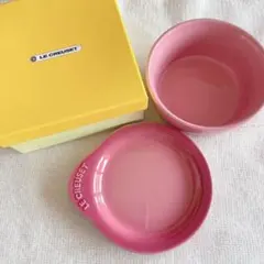 【新品未使用】LE CREUSET プレートオンディッシュ　ピンク 皿付きのサムネイル