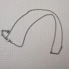 シルバー V字型ペンダント ネックレス