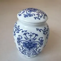 お値下げ　青い花柄の白磁茶筒　中国茶葉入れ　新品