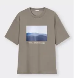 GU フォトプリントTシャツ S ロゴ入り　グラフィックのサムネイル
