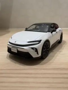 新型クラウンスポーツ　カラーサンプル　【ブラック×プレシャスホワイトパール】のサムネイル