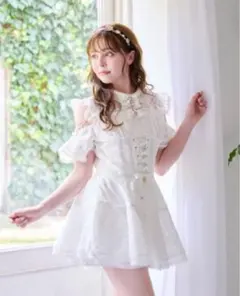 ロゼミューズ Sheer flare ribbon mini dress 白 - メルカリ