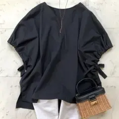 美品 トゥモローランドコレクション コットントロピカル リボンカフスブラウス 黒のサムネイル