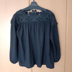 レース首回り長袖ブラックブラウス LLサイズ
