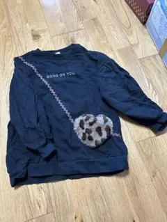 レオパード柄ポケット付き黒トレーナー