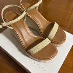 CHARLES & KEITH ウェッジソールサンダルのサムネイル