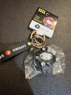 サンリオ　黒ミャクミャク なりきりキーホルダー ハローキティ 新品