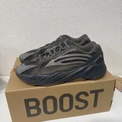 yeezy スニーカー