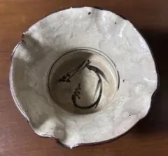 花柄波状陶器器のサムネイル