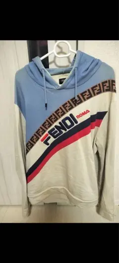 FENDI ロゴ フード付きパーカーのサムネイル