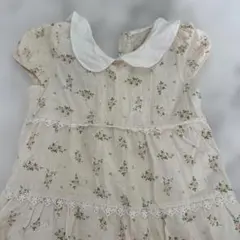 花柄の襟付きトップス