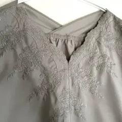 【新品未使用】刺繍入り Vネックブラウス 3L