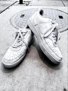 NIKE ホワイト スニーカー ローカットのサムネイル