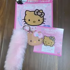 ハローキティ　ふわふわファーチャーム