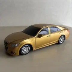 トヨタ クラウン ミニカー ゴールドのサムネイル