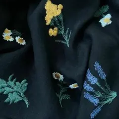 s8-k▼135×50cm▼リネン刺繡生地▼花柄　北欧調　薄手　ブラック
