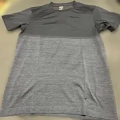 UNIQLO グレー 半袖 Tシャツ S