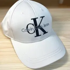 も*ま様 Calvin Klein Jeans Beige色ロゴ刺繍　キャップ