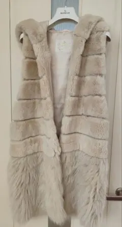 未使用近いクリーム2wayフード付Grace Classフォックス毛皮ジレ 未使用近いクリーム2wayフード付Grace Classフォックス毛皮ジレ