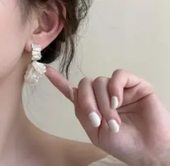 シェルフラワー ピアス 貝殻 花びら キラキラ 上品 高級感 韓国風 キラキラ