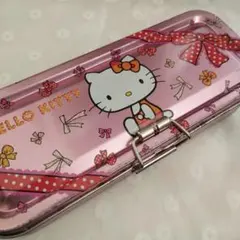 缶ペンケース　サンリオ　HelloKitty　平成レトロ　Y2K　リボン　水玉