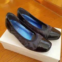 ダークブラウン フラットシューズ