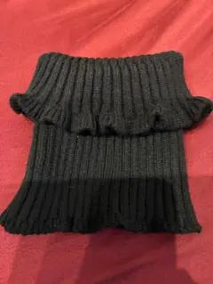 フリル付きブラックリブ編みつけ襟