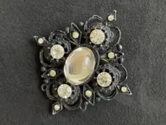 装飾的なブラックメタルブローチ　ヴィンテージブローチ