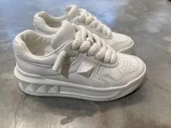 VAlENTINO ホワイトレザー厚底スニーカー　36サイズのサムネイル