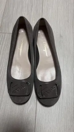 【ほぼ新品】フェラガモ パンプス　グレー　サイズ22