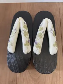 新品！キッズ用草履 黒い木製底 花柄鼻緒　19㎝