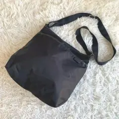 美品agnes b. VOYAGEショルダーバッグ ブラック ナイロンのサムネイル