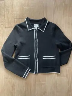 黒い長袖カーディガン ホワイトストライプ付き