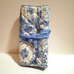 花柄デザインの収納ポーチ　紐型　ハンドメイド　手芸