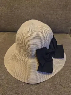 リボン付きベージュストローバケットハット