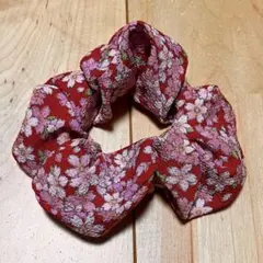 桜花柄 赤色 シュシュ