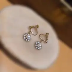 パールとクリスタルのゴールドイヤリング