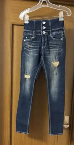 今年発売　ハイウエストバッククロスダメージスキニーデニムパンツ