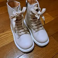 ベージュジッパー付きブーツ