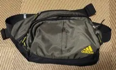 adidas ボディバッグ オリーブ色