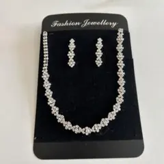 【美品】ブライダルアクセサリー ネックレス ピアス セットのサムネイル