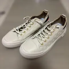 未使用品⭐️ノーブランド　エンボスロゴ入り レザー風スニーカークリーム色42