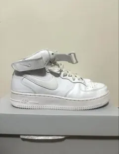 NIKE AIR FORCE 1MIDホワイトスニーカー