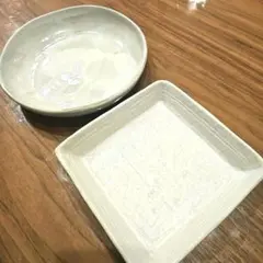 白い陶器製　中皿　2枚セット　丸皿と角皿　スクエア　プレート