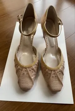 レディースシューズ パンプス　ベージュのサムネイル