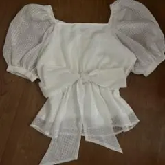 ホワイト パフスリーブ ペプラムブラウス